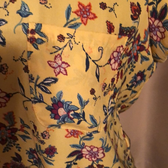 Casual Light Yellow Flower Blouse with pocket - Picture 2 of 6